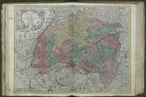 Ein aufgeschlagenes Buch, das eine detaillierte Karte von Deutschland zeigt.