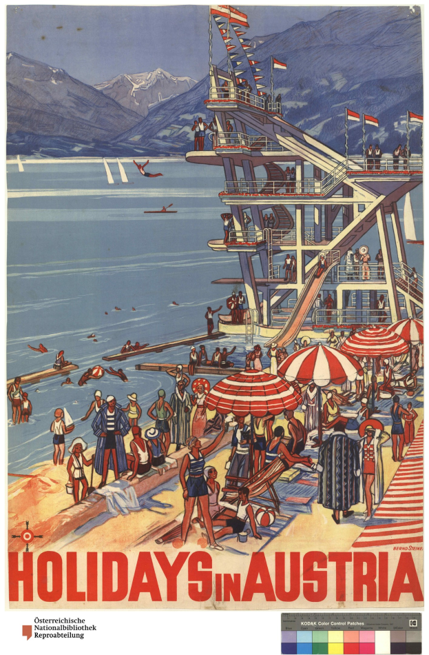 Plakat, das Feiertage in Österreich ankündigt und Menschen am Strand mit Schirmen zeigt, ein Schiff im Hintergrund, Flaggen und ferne Berge.