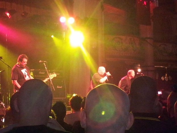 Diese Band bringt ungehinderten Glam Metal nach Braunschweig