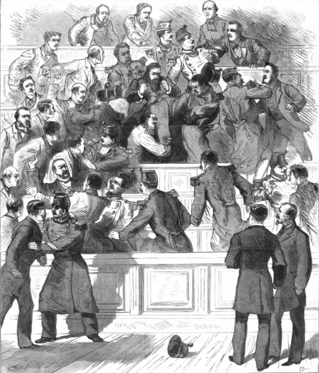 Schwarze und weiße Zeichnung einer vollen Gerichtssaal-Szene mit Menschen, die stehen und auf dem Boden sitzen, betitelt "Der Prozess der britischen Armee in London, England."