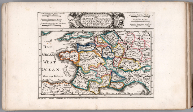 Ein aufgeschlagenes Buch, das eine detaillierte Karte von Deutschland zeigt, einschließlich seiner Bundesländer und Städte, mit begleitendem Text.