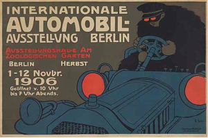 Ein Plakat bewirbt eine internationale Automesse in Berlin, das eine Karikatur eines Menschen beim Autofahren und Text zeigt.