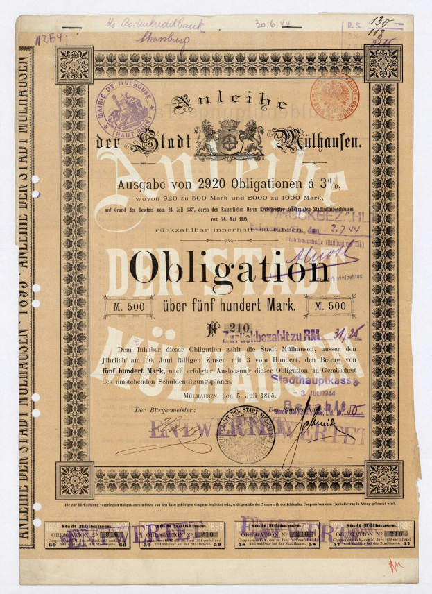 Altes deutsches Aktienzertifikat mit Text und Stempeln auf einem weißen Hintergrund, das eine finanzielle Verpflichtung anzeigt.