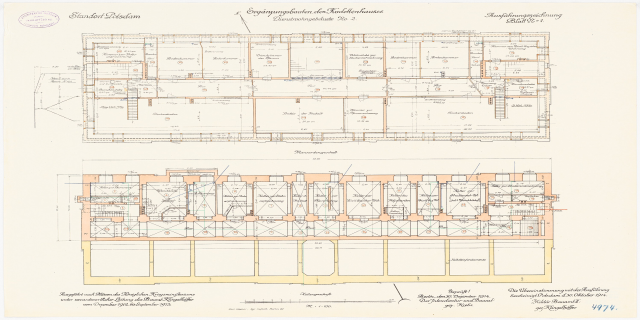 Ein detaillierter Grundrissplan eines Gebäudes mit zahlreichen Zimmern, der als Originalplan des Stadtplatzes in Dresden, Deutschland, gilt, mit umfassenden Layoutdetails und begleitendem Text.