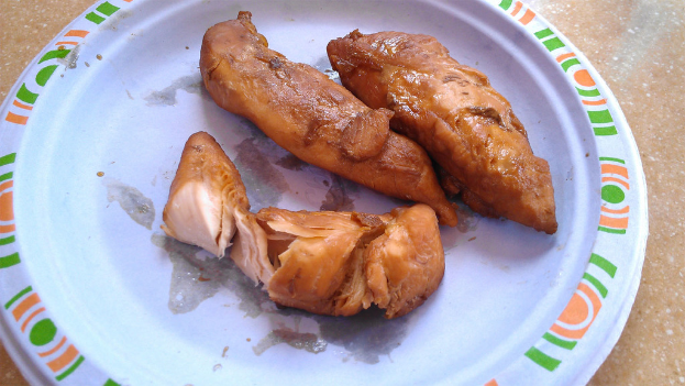 Ein Teller mit einer Fleischportion.