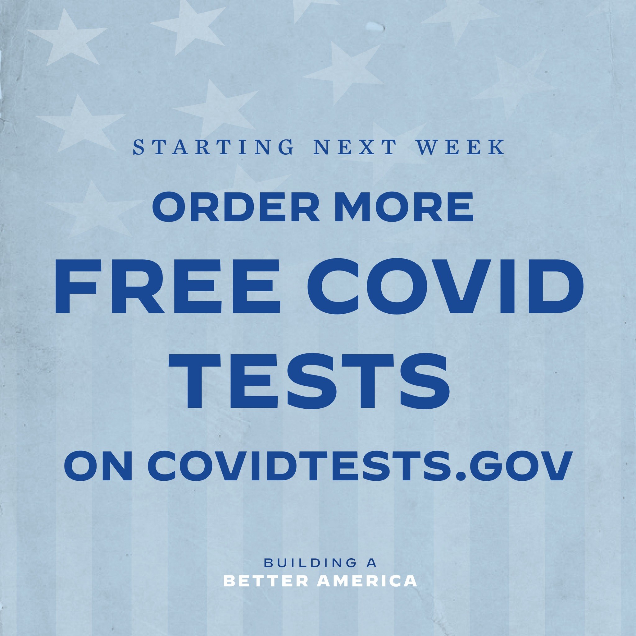 Plakat mit fetter weißer Schrift auf blauem Hintergrund, auf dem steht: "Ab nächster Woche mehr kostenlose Covid-Tests auf CovidTests.gov bestellen."