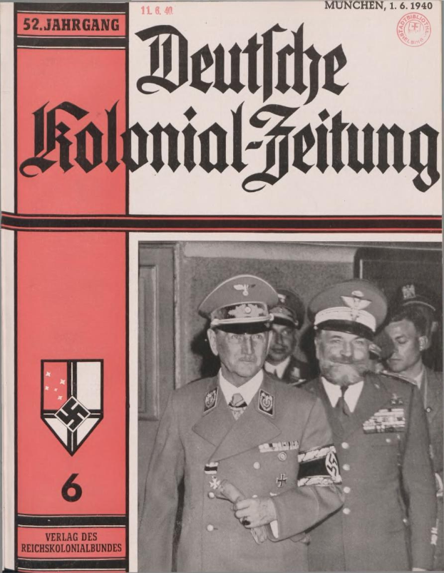 Ein Buch mit dem Titel 'Deutsches Kolonial-Feitung' vom 11/1940, das Adolf Hitler auf dem Cover zeigt, umgeben von Menschen mit Mützen.