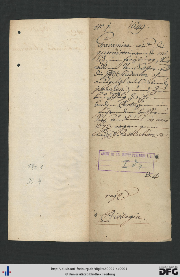 Offenes Buch mit handgeschriebenem Text auf altem Papier, das Wasserzeichen am unteren Rand aufweist, wahrscheinlich ein Dokument aus der Bundesrepublik Deutschland.