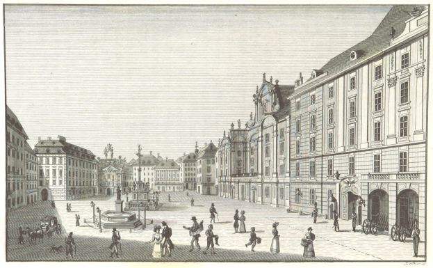 Eine Zeichnung eines Stadtplatzes mit einem zentralen Brunnen, Menschen, die spazieren gehen, und Gebäuden auf beiden Seiten, mit Text unten.