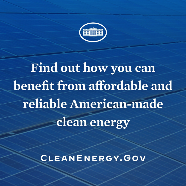 Plakat mit einem blauen Kreislogo mit weißer Umrandung und Stern, weißer zentrierter Text 'Finden Sie heraus, wie Sie von erschwinglicher und zuverlässiger amerikanischer Made Clean Energy profitieren können', auf einem hellblauen Hintergrund.