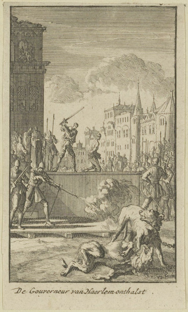 Eine Zeichnung eines Mannes, der von einem Hund angegriffen wird, vor einer Menge mit Waffen, mit Gebäuden und Himmel im Hintergrund und Text unten.