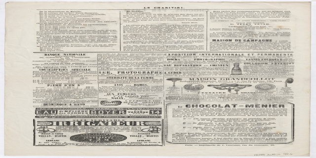 Alte Zeitung mit mehreren Anzeigen mit Text und Bildern.