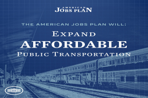 Plakat mit einem Zug auf einer Bahnschiene mit mehreren Menschen in der Nähe, das 'The American Jobs Plan Will Expand Affordable Public Transportation' bewirbt.