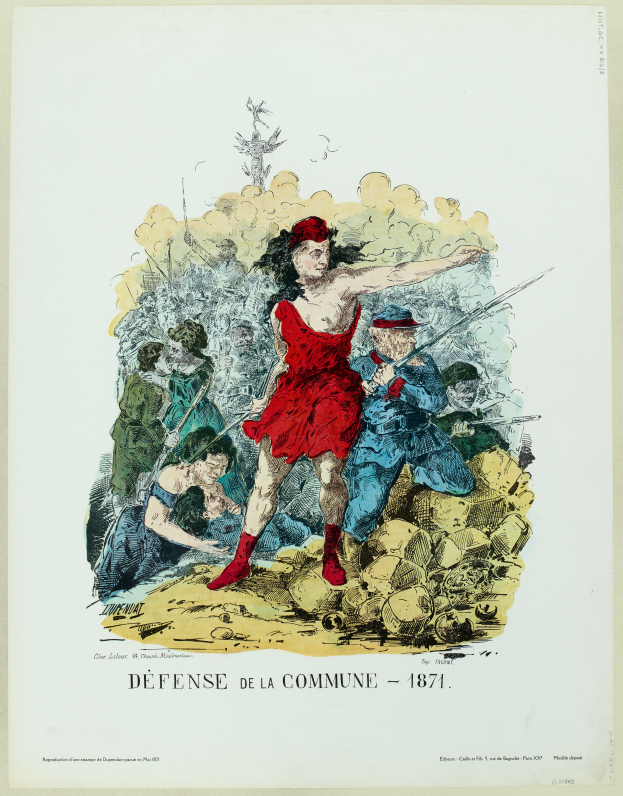 Eine Frau in einem roten Kleid steht in der Mitte einer Gruppe von Menschen, mit dem Text "Defense de la Commune 1871" unten auf dem Bild.