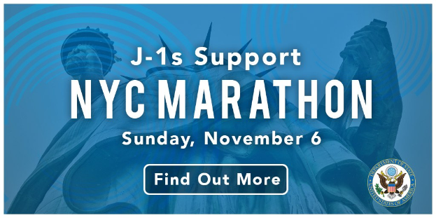 Plakat, das den New York City Marathon am Sonntag, den 6. November, mit dem Text "j-1s support" und dem Logo des Marathons bewirbt.