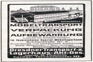 Anzeige für einen Zug mit einem Zugbild, Text "Dresdner Transport & Lagerhaus-Akt-Ges" und Gebäuden im Hintergrund.