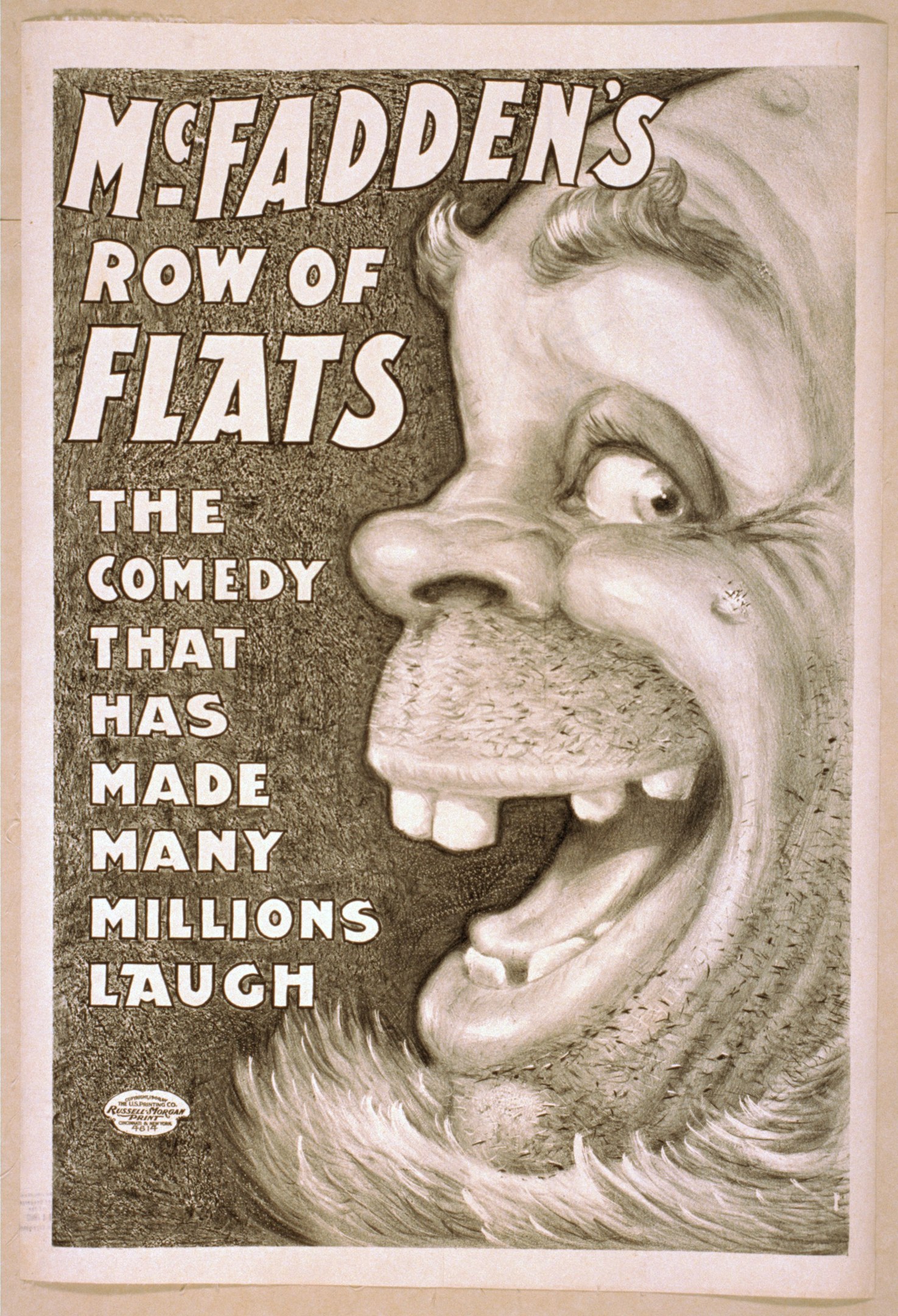 Ein Plakat mit einer Person mit breitem Grinsen, wilden Haaren und einem hellgelben Hintergrund, auf dem der Text "McFadden's Row of Flats: Die Comedy, die viele zum Lachen gebracht hat" steht.